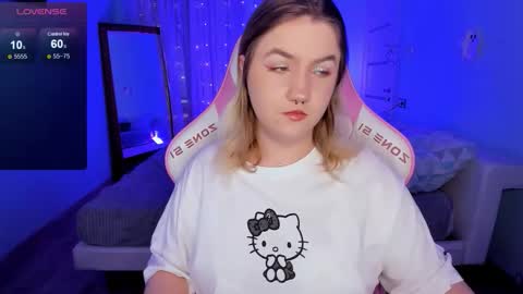 Snapshot of lovelyy_julia chatting on December 4, 2025, 8:23 am Julia online show from December 4, 2025, 8:23 am