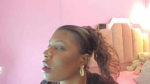 L O V E  online show from October 7, 2025, 11:51 am