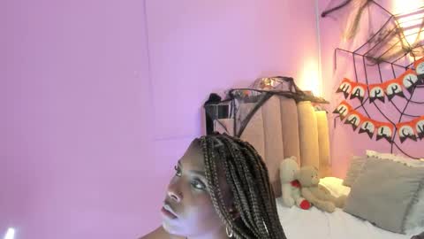 L O V E  online show from October 22, 2025, 11:32 am