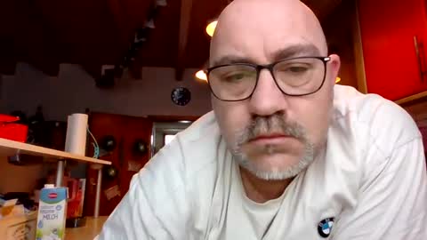 Snapshot of lover010983 chatting on February 19, 2025, 7:06 am lover010983 online show from February 19, 2025, 7:06 am