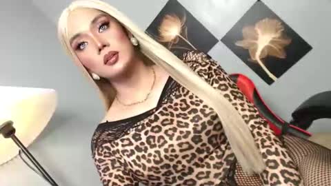 lovers moon22 online show from April 4, 2026, 11:18 am