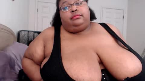 Snapshot of loves_aura chatting on March 18, 2026, 12:47 am Alyson online show from March 18, 2026, 12:47 am