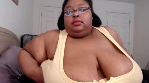 Snapshot of loves_aura chatting on March 19, 2026, 12:25 am Alyson online show from March 19, 2026, 12:25 am