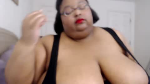 Snapshot of loves_aura chatting on June 25, 2026, 12:43 am Alyson online show from June 25, 2026, 12:43 am