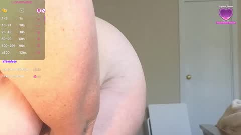 Snapshot of lovesarachristine chatting on November 8, 2025, 8:18 pm LoveSaraChristine online show from November 8, 2025, 8:18 pm