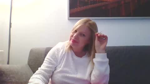 Snapshot of lovestar544963 chatting on December 3, 2024, 9:34 pm Marlyn online show from December 3, 2024, 9:34 pm