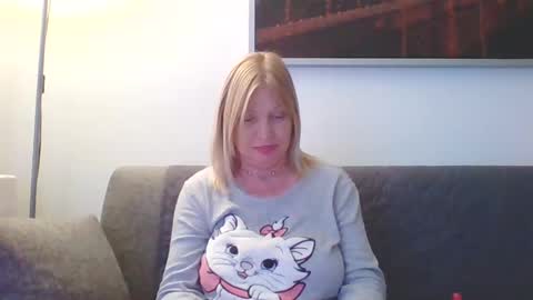 Snapshot of lovestar544963 chatting on December 4, 2024, 2:59 pm Marlyn online show from December 4, 2024, 2:59 pm