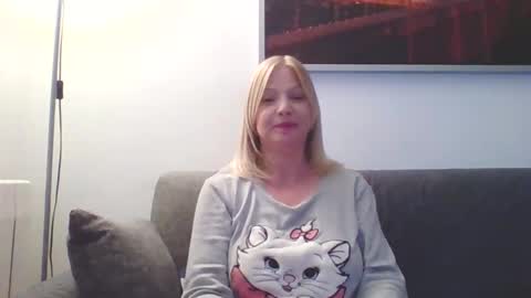 Snapshot of lovestar544963 chatting on December 10, 2024, 12:28 am Marlyn online show from December 10, 2024, 12:28 am