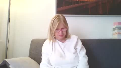 Snapshot of lovestar544963 chatting on December 18, 2024, 2:17 pm Marlyn online show from December 18, 2024, 2:17 pm