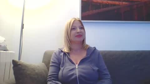 Snapshot of lovestar544963 chatting on January 20, 2025, 11:21 pm Marlyn online show from January 20, 2025, 11:21 pm