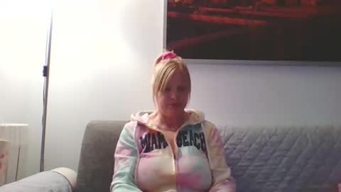 Snapshot of lovestar544963 chatting on October 9, 2025, 9:02 pm Marlyn online show from October 9, 2025, 9:02 pm