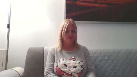 Marlyn online show from April 22, 2026, 10:22 pm