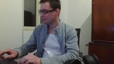 Snapshot of lovethepussy1988 chatting on April 2, 2026, 6:05 pm db online show from April 2, 2026, 6:05 pm