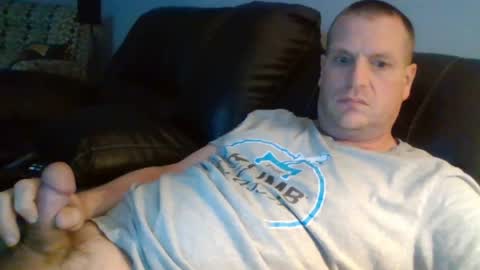 lovetocum37 online show from April 6, 2026, 3:37 am