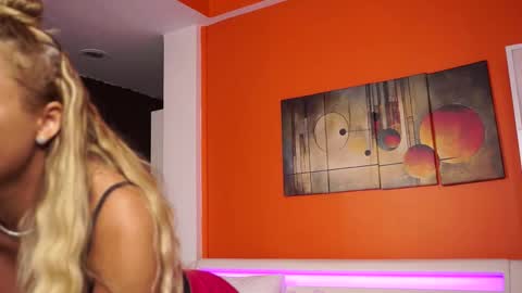 Nora online show from December 1, 2025, 4:17 am