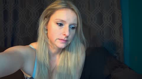 Snapshot of lovingsummer chatting on December 21, 2025, 10:50 pm Summer online show from December 21, 2025, 10:50 pm