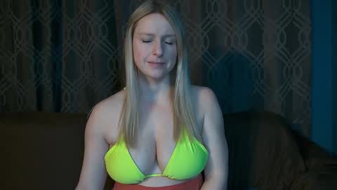Snapshot of lovingsummer chatting on April 2, 2026, 1:58 am Summer online show from April 2, 2026, 1:58 am