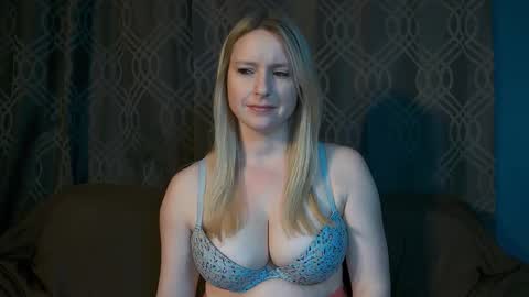 Snapshot of lovingsummer chatting on May 13, 2026, 2:31 am Summer online show from May 13, 2026, 2:31 am