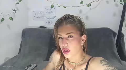 lu_pink online show from May 3, 2026, 12:44 pm