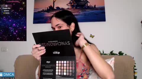 luara_ online show from January 11, 2026, 12:32 pm