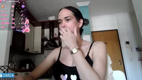 Snapshot of luara_ chatting on July 4, 2026, 7:14 am luara_ online show from July 4, 2026, 7:14 am