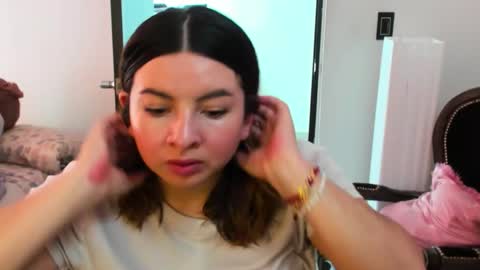 luara__01__lecat_1 online show from November 28, 2025, 5:15 pm