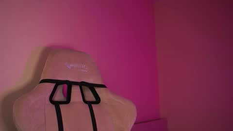 Snapshot of lubafox chatting on September 23, 2025, 6:33 pm Luba online show from September 23, 2025, 6:33 pm