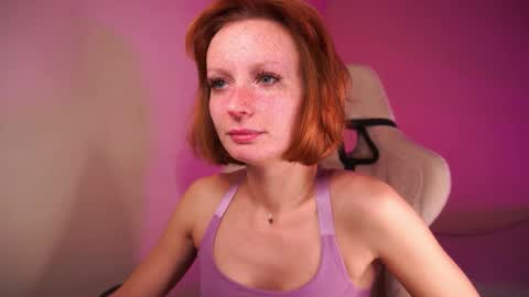 Snapshot of lubafox chatting on October 22, 2025, 6:40 pm Luba online show from October 22, 2025, 6:40 pm