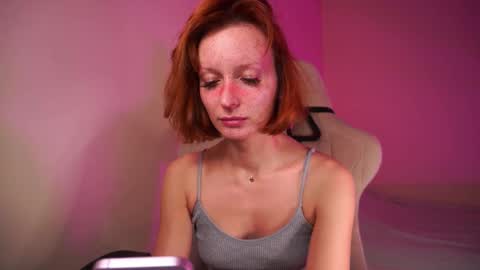 Snapshot of lubafox chatting on October 29, 2025, 6:42 pm Luba online show from October 29, 2025, 6:42 pm