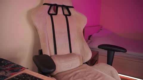 Snapshot of lubafox chatting on November 4, 2025, 6:51 pm Luba online show from November 4, 2025, 6:51 pm