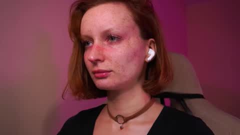 Snapshot of lubafox chatting on November 18, 2025, 6:45 pm Luba online show from November 18, 2025, 6:45 pm