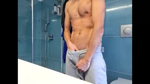 Snapshot of luca2828 chatting on November 6, 2025, 12:17 pm luca2828 online show from November 6, 2025, 12:17 pm