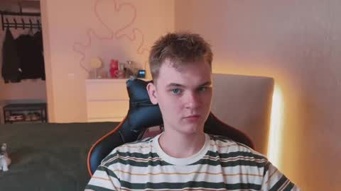 Lucas Gill online show from September 15, 2025, 2:33 am