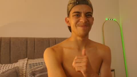 Snapshot of lucas_hernandez1 chatting on May 28, 2026, 2:20 am Lucas online show from May 28, 2026, 2:20 am