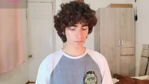 lucas_xo online show from November 20, 2025, 5:51 am