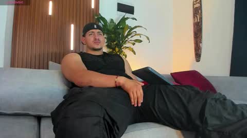 LUCA SANTOS online show from November 11, 2025, 1:38 am