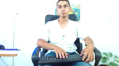 Lucas online show from April 20, 2026, 8:10 pm