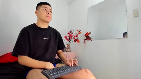 LUCAS TORREZ online show from December 17, 2025, 11:55 pm