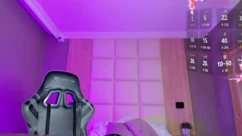 Snapshot of luccia_smith chatting on July 11, 2026, 4:04 am L U C C I A online show from July 11, 2026, 4:04 am