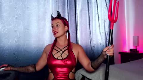 Snapshot of luccycollins_ chatting on May 21, 2026, 2:46 pm Luccy online show from May 21, 2026, 2:46 pm