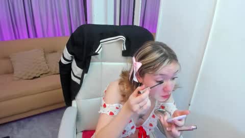 Snapshot of lucia_copper chatting on November 17, 2025, 12:33 pm lucia_copper online show from November 17, 2025, 12:33 pm