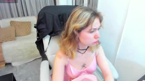 Snapshot of lucia_copper chatting on December 15, 2025, 11:58 am lucia_copper online show from December 15, 2025, 11:58 am