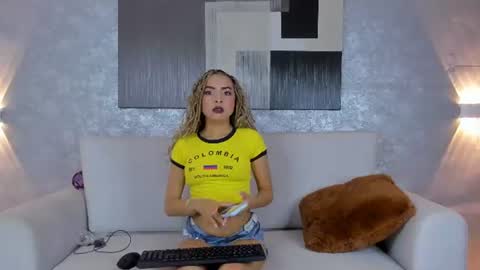 Snapshot of lucia_janne chatting on June 27, 2026, 9:20 pm Lucla online show from June 27, 2026, 9:20 pm