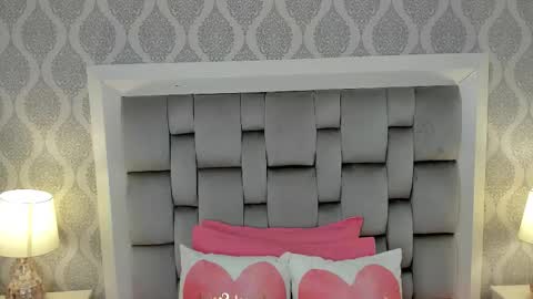 lucia_lorenz online show from December 16, 2025, 11:26 am