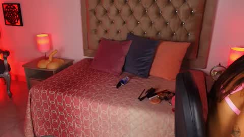 Lucia online show from December 5, 2025, 12:36 pm