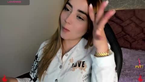 lucia star  online show from December 5, 2024, 7:17 pm