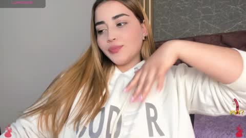 lucia star  online show from January 14, 2025, 8:04 pm