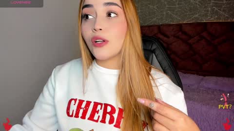 lucia star  online show from January 24, 2025, 7:18 pm