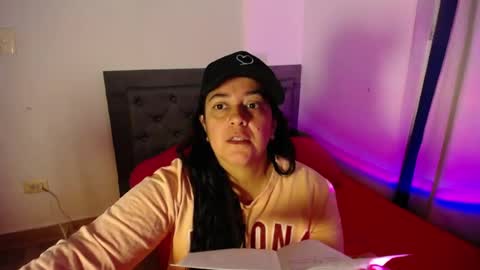 Snapshot of lucia_vonne chatting on April 22, 2026, 1:52 am Lucia Vonne online show from April 22, 2026, 1:52 am