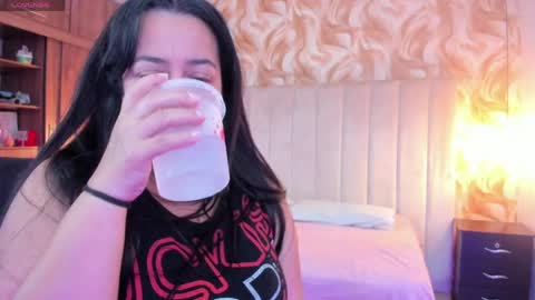 Snapshot of lucia_vonne chatting on May 18, 2026, 10:15 pm Lucia Vonne online show from May 18, 2026, 10:15 pm
